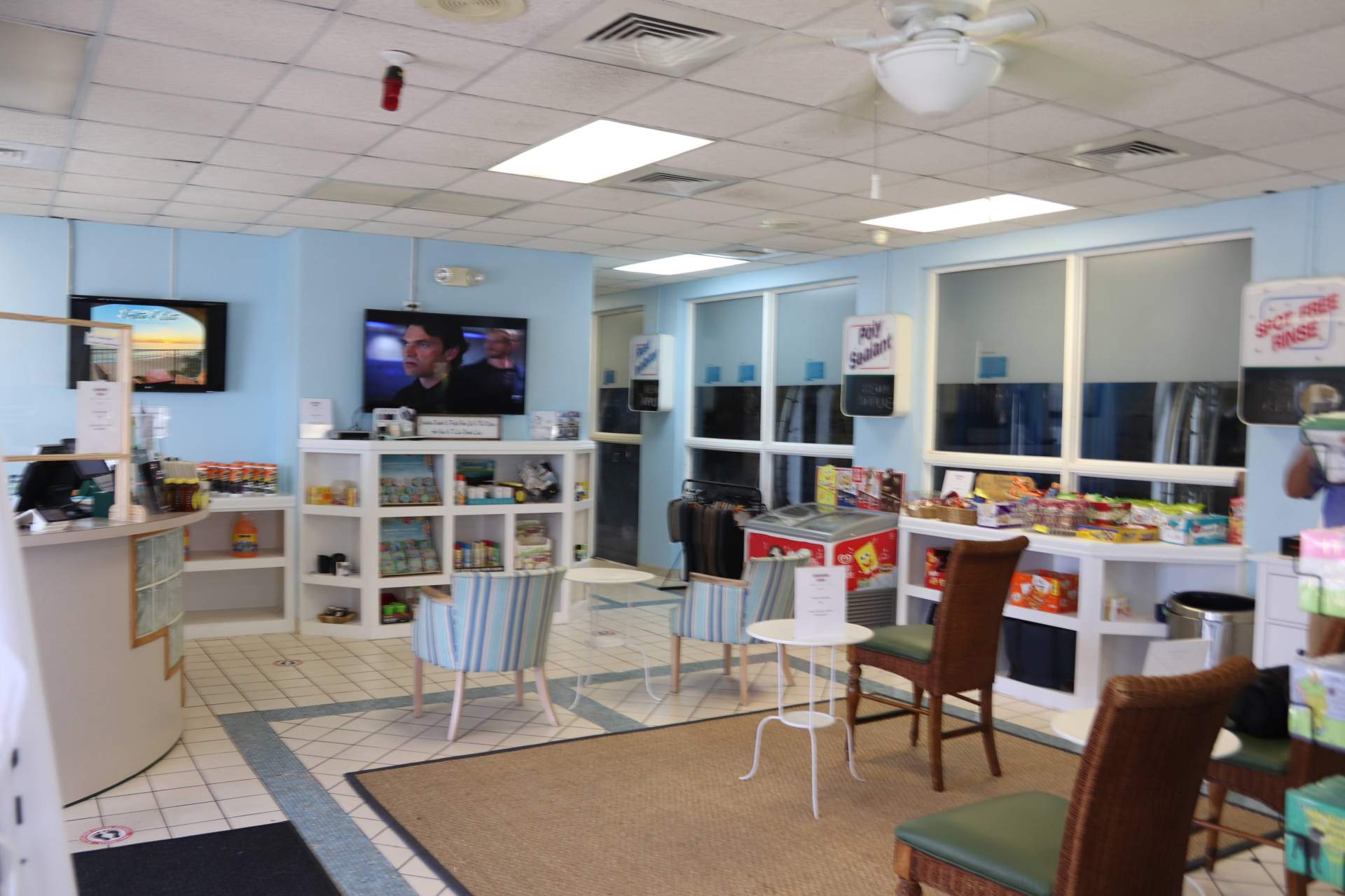 Waiting room and shop